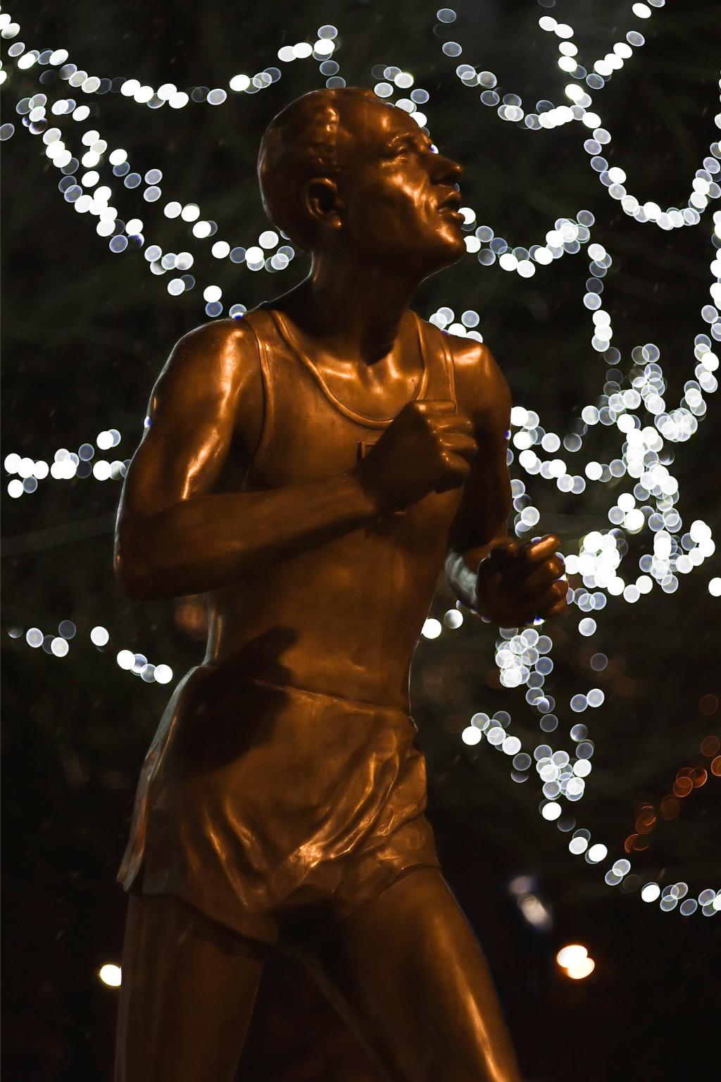 socha Emila Zátopka v centru města Kopřivnice